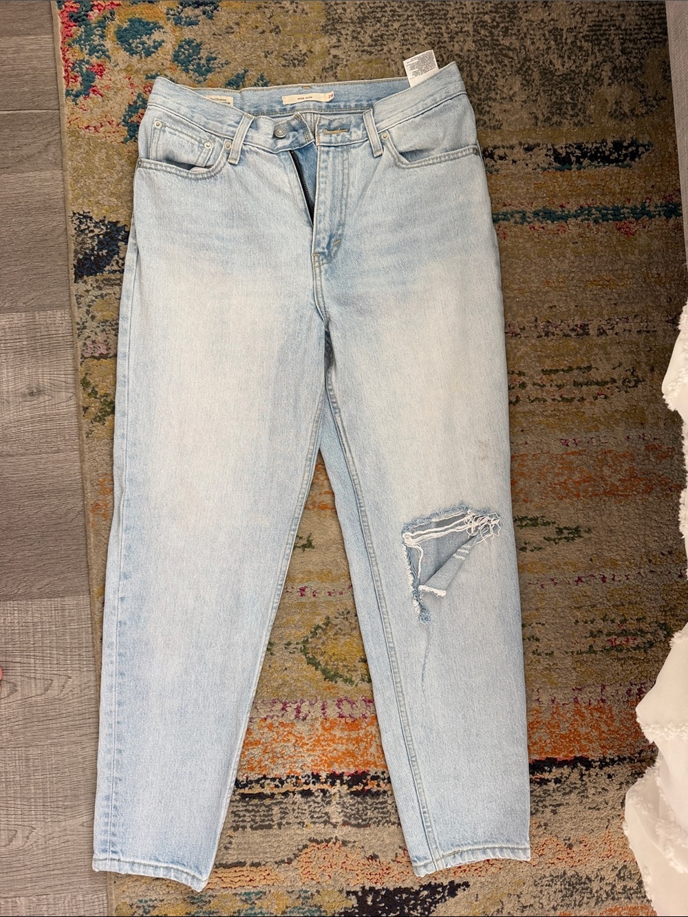 Light Blue Levi’s mom Jeans with Knee Distress